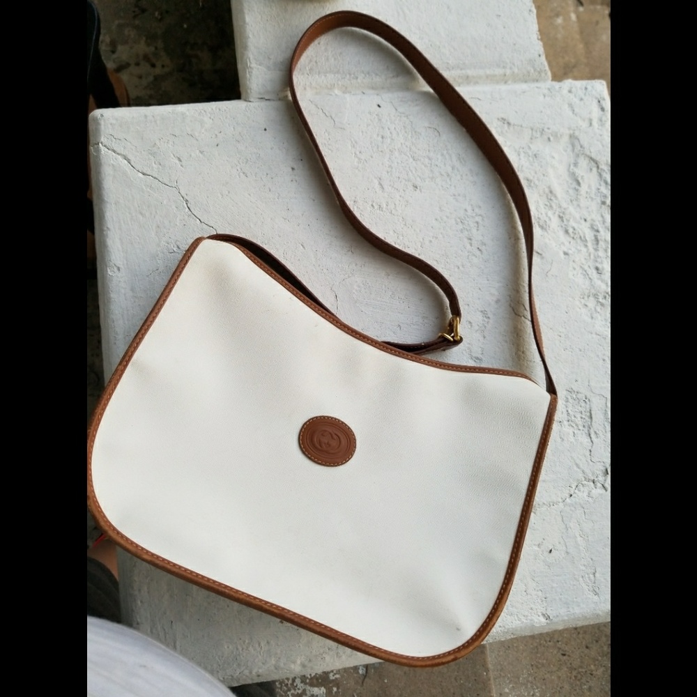 Authentic Vintage White Gucci
Shoulder Bag👑
